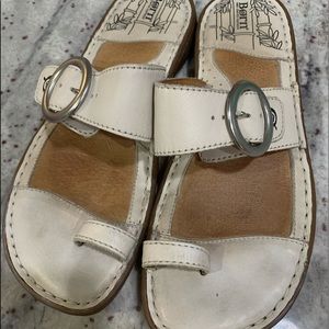 Born 8.5 Toe sandal white